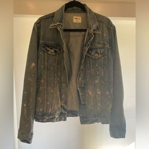 Gap paint splatter jean jacket. Mens size medium.